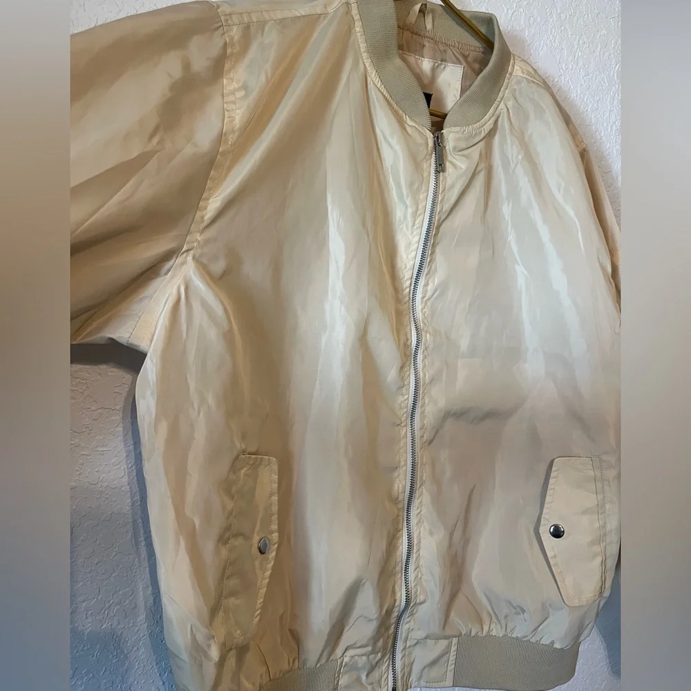 BooHoo Man jacket with elastic arm and waist cream color like new vinyl - Picture 6 of 7